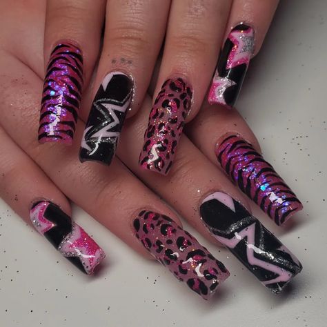 All the Pink Glitter Nails Sparkly Pink And Black Nails, Y2k Nails Hot Pink, Star Nails Y2k Red And Black, Emo Nails Pink And Black, Fishnet Nail Art, Y2k Nail Inspo Long, Nail Ideas 2000s, Alt Black Nails, Hot Pink Goth Nails