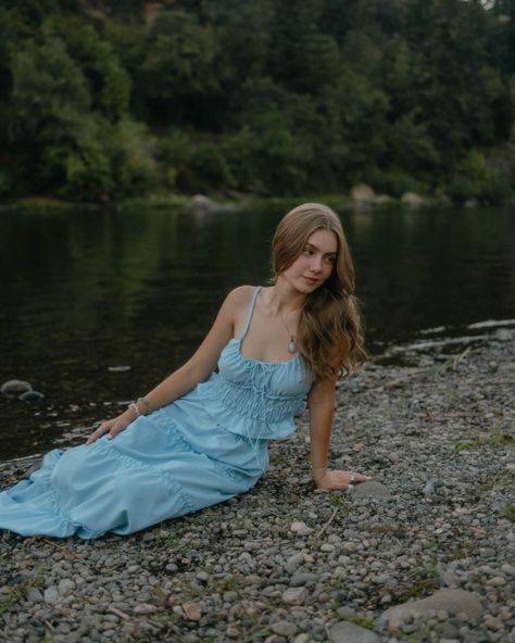 The stunning @lexioxhs Seriously a gem to be around, we had lots of giggles and bonding over how weird senior poses are but how cute they end up looking☺️ • • • #seniorpictures #seniorportraits #oregonseniorphotographer #oregonphotographer #oregoncandidphotographer #oregonstorysessions #naturephotography #pnwphotographer Key words - seniors, senior photos, portraits, river, outside session Senior Pictures Creek, Softball Senior Pictures, Senior Photography Poses, Country Senior Pictures, Fall Senior Pictures, Pics Inspo, Senior Poses, Senior Living, Senior Pics