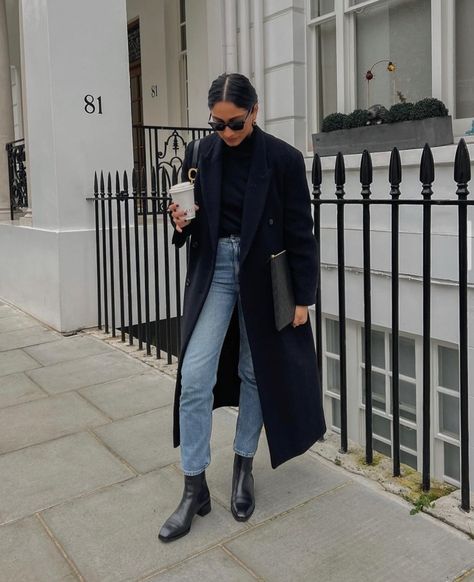 65 Best Black Winter Outfits to be Effortlessly Stylish - atinydreamer Black Belted Coat Outfit, Long Black Wool Coat Outfit, Black Wool Coat Outfit Winter, Navy Coat Outfit Winter Wear, Black Peacoat Womens Outfit, Pea Coat Outfits Women, Autumn Outfits Office, Black Winter Outfits, Wool Coat Outfit