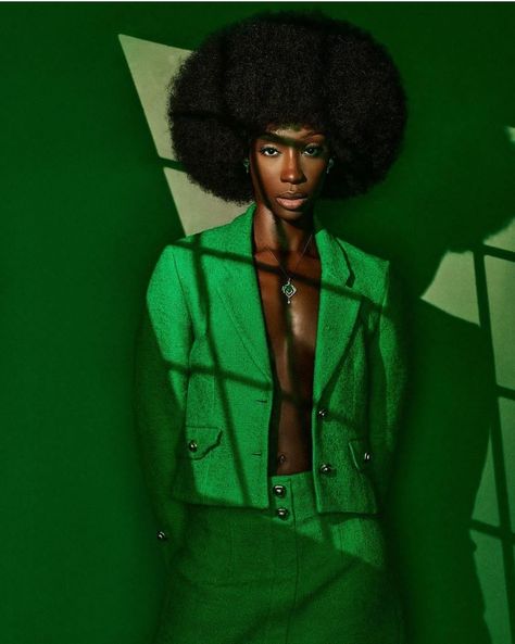 Monochromatic Fashion Photography, Green Monochromatic Photoshoot, Monochromatic Photoshoot, Monochrome Photoshoot, Green Monochromatic, Model Hairstyle, Bright Colors Fashion, Green Monochrome, Concept Shoot