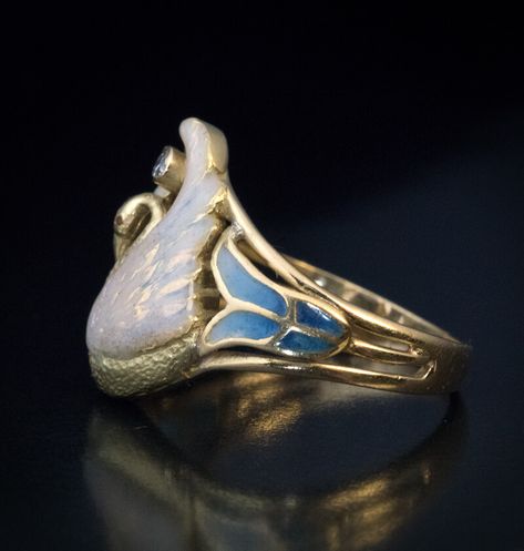 French Art Nouveau Swan Motif Enamel Ring Ref: 624775 - Antique Jewelry | Vintage Rings | Faberge Eggs Art Nouveau Jewelry Ring, Bijoux Art Nouveau, Art Nouveau Ring, Geode Jewelry, French Art Nouveau, Geode Earrings, Vintage Jewelry Art, Faberge Eggs, Art Nouveau Jewelry