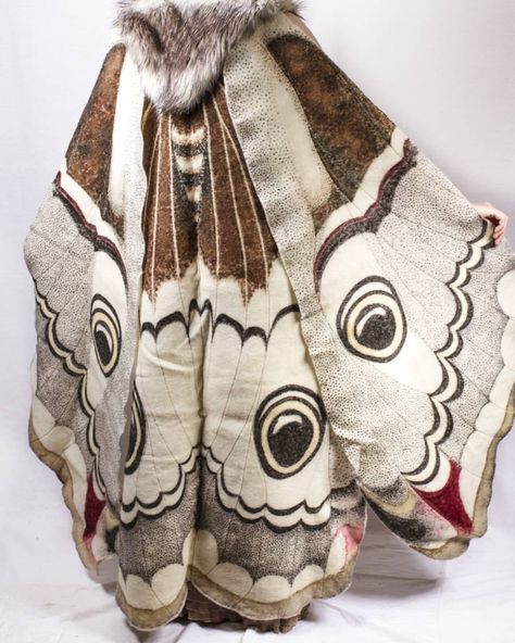 “Tada! Dye-painted wool felt cape, part of my emperor moth comission.” By aurorajay on Tumblr. Emperor Moth, Idee Cosplay, Ținută Casual, 가을 패션, Fantasy Clothing, Fantasy Fashion, Character Outfits, Fesyen Wanita, Larp