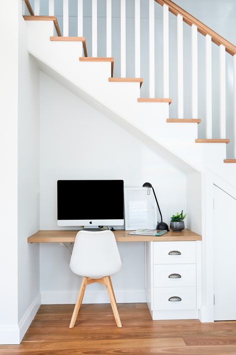 Desk Under Stairs, Office Under Stairs, Stair Bookshelf, Under Stairs Space, Coastal Home Office, Under Stairs Storage Ideas, Casa Feng Shui, Under Stairs Nook, Stairs Storage Ideas