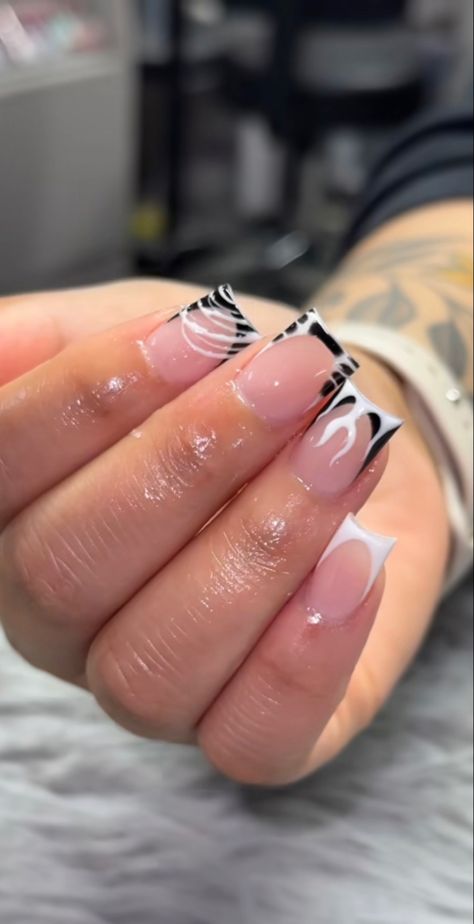 Nails Idea Black Women, Short Nail Styles Simple, Black And White Nail Inspo Short, Nails W Bf Initial, Black Design Nails Short, Short Grey Nails Ideas, Creative French Tip Nails Short, Short Birthday Acrylic Nails, Nail Inspo Black Girls Short