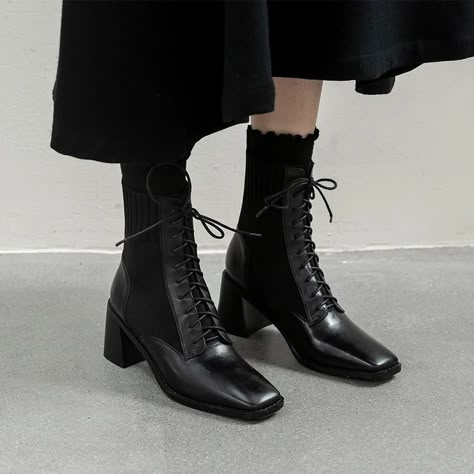 Block Heels Boots, Cute Womens, Block Heel Ankle Boots, Fashion Aesthetics, Block Heel Boots, Aesthetic Shoes, Boots Fall, Pretty Shoes, Dream Shoes