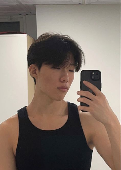 Softboy Haircut, Softboy Hairstyle, Daniel Kwon, Korea Haircut, Guy Haircuts, Bang Man, Asian Bangs, Spidersona Ideas, Haircut Inspo