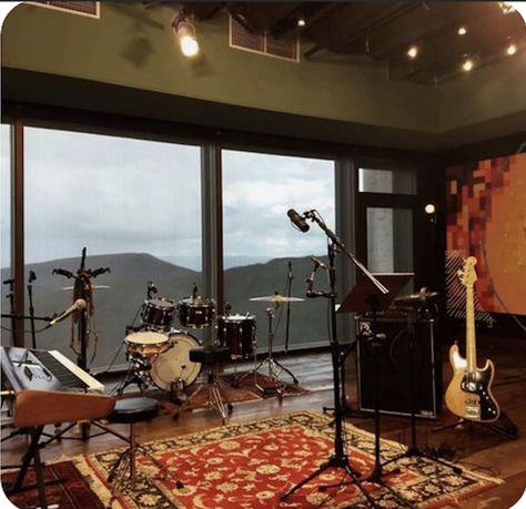 Taylor Jenkins Reid Aesthetic, Listening Lounge, Billy Dunne, Music Room Design, Taylor Jenkins Reid, Home Studio Ideas, Home Music Rooms, Daisy Jones And The Six, Home Studio Setup