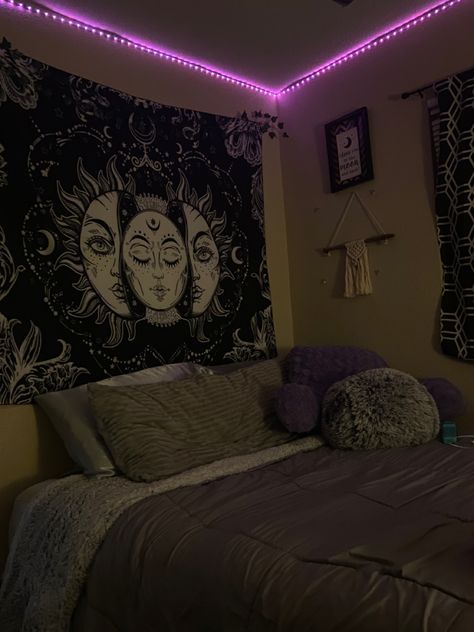 Female Business Suit, Bedroom Wall Tapestry, Black Room Aesthetic, Black Tapestry, Ladies Room, Chill Room, Bedroom Decor For Teen Girls, Indie Room Decor, Pinterest Room Decor