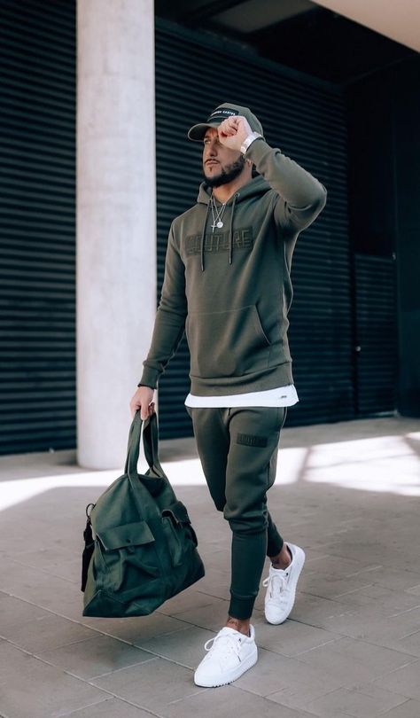 Athletic Men Outfits, Men’s Athletic Style, Men Home Outfit, Men Sporty Style, Mens Athleisure Outfits, Sporty Mens Fashion, Mens Sportswear Fashion, Athleisure Outfits Men, Men Athleisure