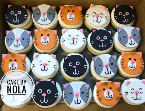 It is a clowder of cats…#cupcakes #cupcakesofig #cupcakesofinstagram #instacupcakes #cupcakestagram #fondantcupcakes #catcupcakes #birthdaycupcakes #decoratedcupcakes Cat Fondant Cupcakes, Cat Themed Cupcake Ideas, Cat Themed Birthday Cupcakes, Kitty Cat Cupcakes Ideas, Diy Cat Cupcakes, Cat And Dog Cupcakes, Fondant Cat Cake, Easy Cat Cupcakes, Cat Themed Cupcakes