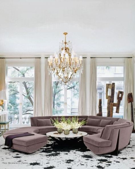 I LOVE this custom designed round sofa in Samantha Boardman's NYC home. Designs of William T. Georgis Round Sofa Living Room, Round Couch, Round Living Room, Living Tv, Round Sofa, Design Salon, Interior Design Photos, Sofa Living Room, Curved Sofa