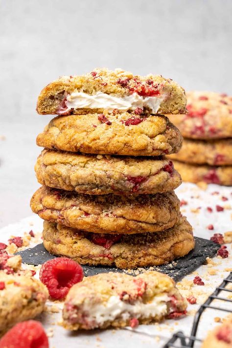 Raspberry Stuffed Cookies, Raspberry Oreo Cheesecake Cookies, Rasberry Cookie Recipe, Raspberry Cream Cookies, Rasberry Cheesecake Cookies, Raspberry Cream Cheese Cookies, Easy Raspberry Cheesecake, Snack Business, Raspberry Recipes Dessert