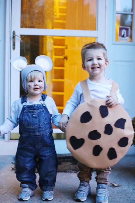 If You Give A Mouse A Cookie Halloween, Mouse And Cookie Costume, Give A Mouse A Cookie Costume, If You Give A Mouse A Cookie Party, If You Give A Mouse A Cookie Costume, If You Give A Mouse A Cookie, Cookie Costume Diy, Cookie Halloween Costume, Kid Costume