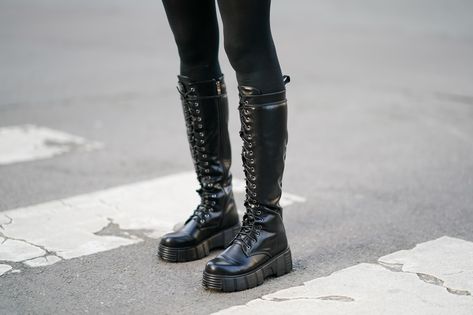 Goth Combat Boots Outfit, Joggers And Combat Boots Outfit, Veronica Combat Boots Outfit, Combat Boots Leggings Outfit, Tall Combat Boots Outfit, High Combat Boots Outfit, Knee High Combat Boots Outfit, Combat Boots And Leggings, Boot Leggings Outfit