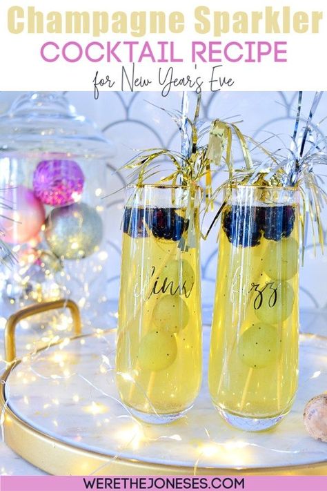 Grape Cocktail, Nye Champagne, Grapes Recipes, Champagne Sparklers, Nye Drinks, Grape Cocktails, Glitter Fruit, Party Drink Ideas, Romantic Drinks