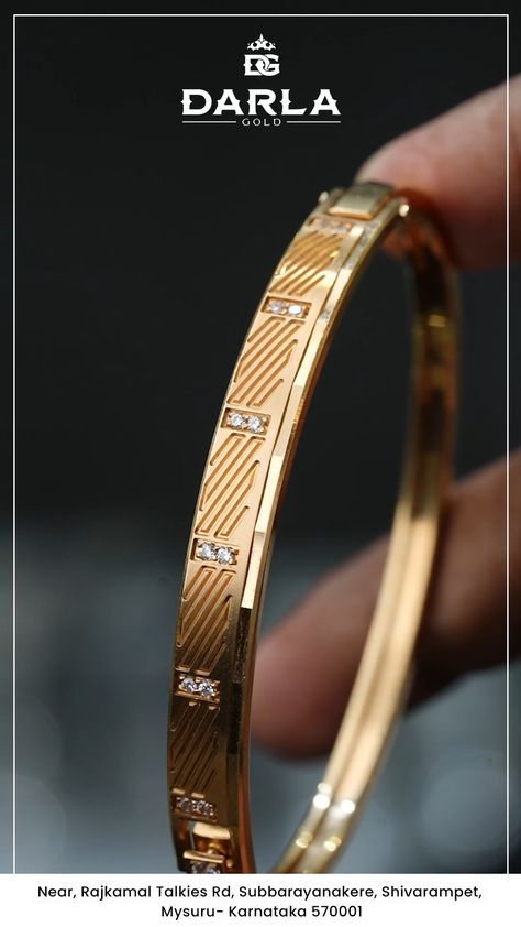 Men Silver Kada Designs Latest, Mens Kada Design Gold, Mens Bracelet Gold Jewelry, Gents Bracelet, Gold Kada, Gold Bangles For Women, Bangles Design, Mens Gold Bracelets, Men Bracelet