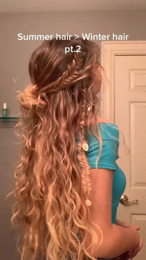 Easy Hippy Hairstyles, Random Braids Throughout Hair, Cute Beachy Hairstyles, Hippie Hairstyles For Long Hair, Curly Hairstyles For The Beach, Hippie Haircuts, Curly Beach Hairstyles, Hippy Hairstyles, Cute Hippie Hairstyles