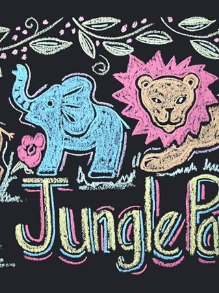 Jungle Chalkboard Art, Animal Chalkboard Art, Colorful Chalkboard, Holiday Arts And Crafts, Crayola Crafts, Jungle Book Party, Chalk Signs, Chalkboard Crafts, Chalkboard Diy