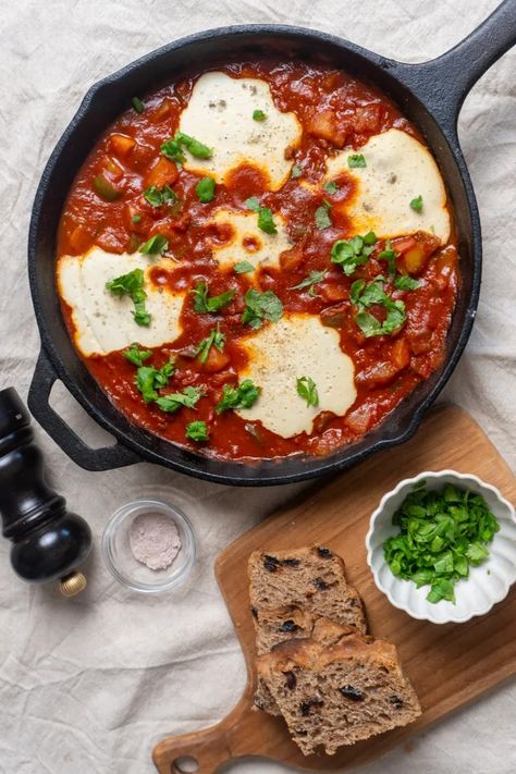 Vegan Shakshuka – Unbelievably Easy Breakfast - BeExtraVegant Vegan English Breakfast, Vegan Shakshuka, Bell Pepper Sauce, Vegan Entree Recipes, Vegan Entree, Silken Tofu, Balanced Breakfast, Savory Tart, Light Dinner