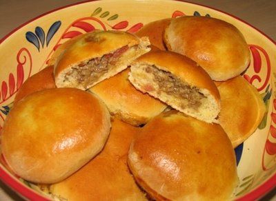 Mommy's Kitchen: Cheeseburger or Bacon Cheeseburger Buns Cheeseburger Buns, Bacon Buns, Hamburger Ideas, Stuffed Buns, Frozen Bread Dough, Family Friendly Recipes, Cheese Burger, Bacon Cheeseburger, Country Cooking