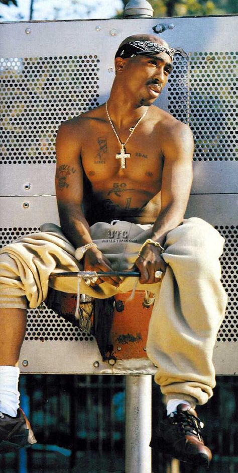 Tupac Tupac Poster, Tupac Photos, Cultura Hip Hop, Tupac Art, Tupac Wallpaper, Looks Hip Hop, Wow Photo, Tupac Pictures, Real Hip Hop