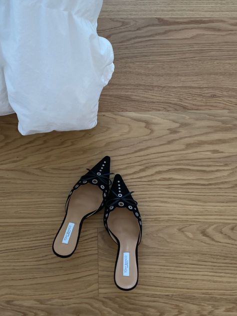 Fall Fashion Nyc, Tony Bianco Heels, Summer Shoes Trends, Heels Aesthetic, Nyc Style, Pointy Toe Heels, Heels Outfits, Tony Bianco, Vintage Heels