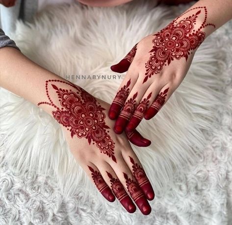 Inai Pengantin Simple Merah, Henna Merah Pengantin, Inai Pengantin Simple, Henna Wedding Maroon, Red Mehndi Designs, Hena Pengantin, Henna Art Wedding, Finger Mehndi Design Simple, Red Henna Designs