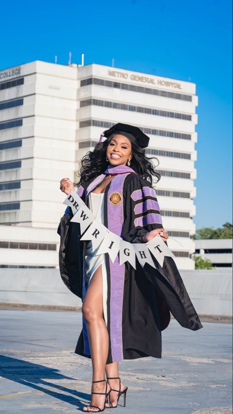 Graduation Outfit Ideas Medical School, Graduation Outfit Ideas Doctorate, Devry University Graduation, Graduating Med School, Phd Graduation Outfit Ideas, Black Doctor Graduation Pictures, Medical School Graduation Pictures Photo Ideas, Doctor Of Education Graduation Party, Medical School Graduation Photoshoot