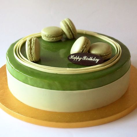 Entremet Design, Cheesecake Decorating, Matcha Cakes, Matcha Macarons, Matcha Mousse, Mirror Glaze Cake Recipes, Fine Dining Desserts, Halloween Cake Decorating, Matcha Cake