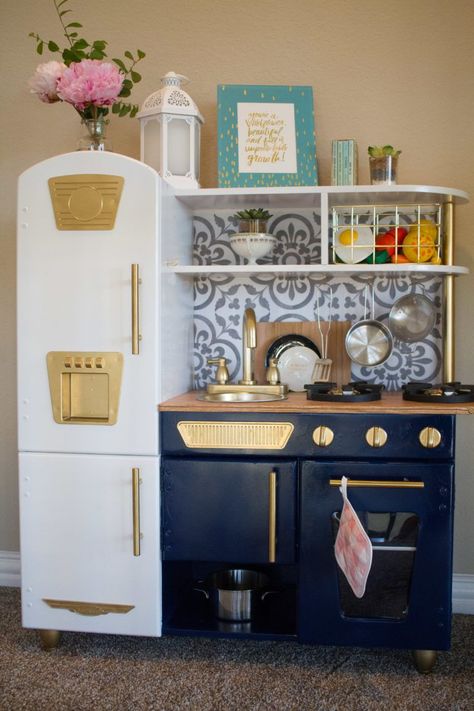 Kidkraft Kitchen Makeover, Kidkraft Vintage Kitchen, Kidkraft Kitchen, Play Kitchen Makeover, Kitchen Makeover Projects, Diy Kitchen Makeover Ideas, Diy Kids Kitchen, Ikea Play Kitchen, Toddler Kitchen