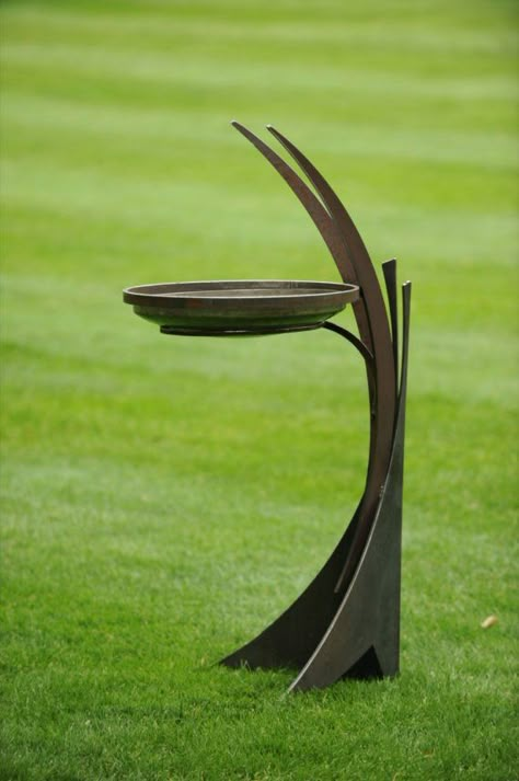 Modern_Bird_Bath Bird Bath Ideas, Garden Bird Bath, Metal Sculpture Artists, Welding Ideas, Metal Tree Wall Art, Garden Sculptures, Metal Welding, Metal Yard Art, Metal Sculptures