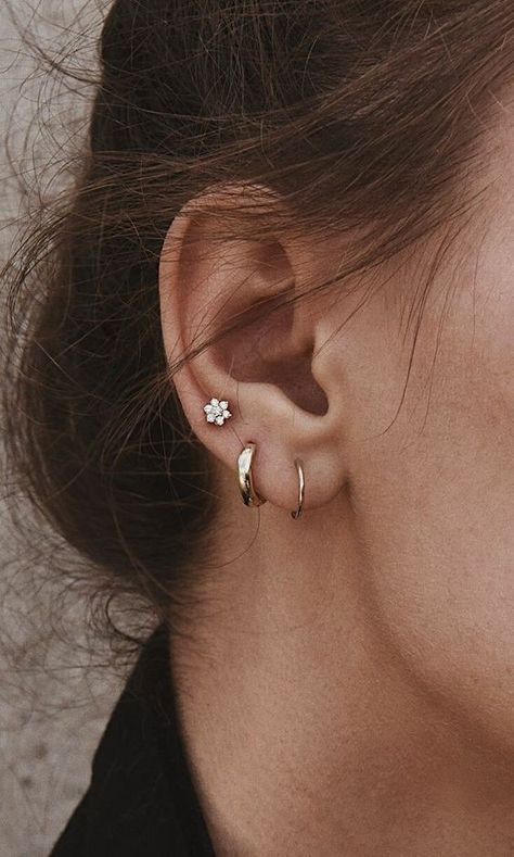 Earrings Piercings, Septum Piercings, Millennials Fashion, Cute Ear Piercings, Helix Piercing, Outfit Winter, Outfit Style, Flower Studs, Little Dresses