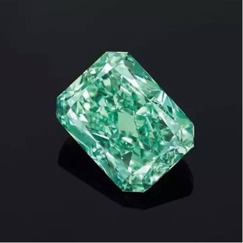 Green Diamond Rings, Rare Diamond, Net Fashion, The Aurora, Fancy Diamonds, Mineral Stone, Green Diamond, Minerals And Gemstones, Rocks And Gems