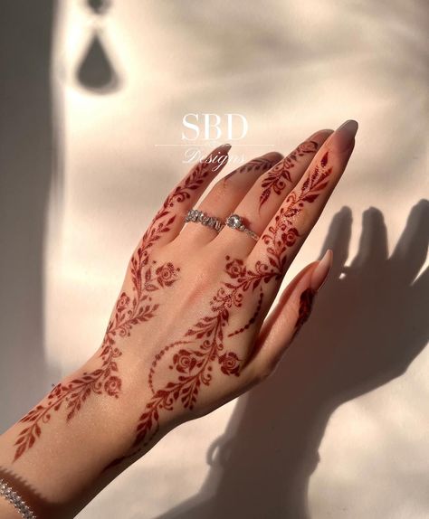 London Henna Artist (@sbd.designs) • Instagram photos and videos Henna Styles, Cute Henna Designs, Jagua Henna, Arabic Henna Designs, Majlis Perkahwinan, Henna Designs Wrist, Floral Henna Designs, Finger Henna Designs, Henna Ideas