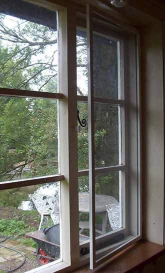 hinged fly screen window @Jacqui Maher Maher Haines Diy Fly Screen Window, Fly Screen Ideas, Casement Windows Exterior, Diy Window Shutters, Window Bug Screen, Diy Projection Screen, Window Fly Screens, Screen Door Projects, Fly Screen Doors