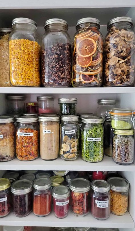 Dehydrating Food Storage, Food Dehydration, Soup In A Jar, Dehydrated Vegetables, Magia Das Ervas, Dehydrated Fruit, Dried Vegetables, Dehydrated Food, Meals In A Jar