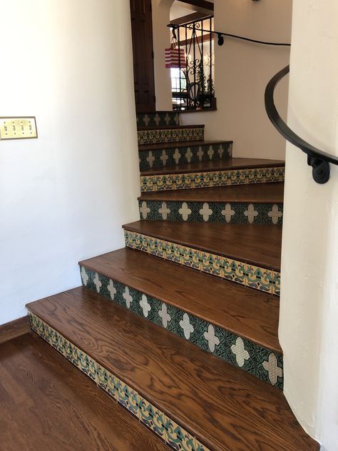 Spanish stair riser with wood floors and two different tiles. Tiled Staircase, Tile Stairs, Coastal Living Rooms, Wood Stairs, Spanish House, Dream House Interior, Staircase Design, Stairs Design, Pretty House