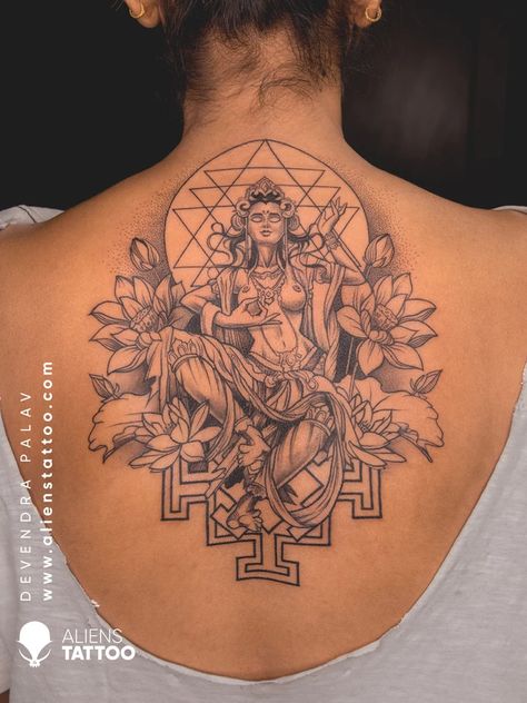 Indian Goddess Tattoo, Goddess Back Tattoo, Aliens Tattoo, Tato Geometris, Indian Tattoo Design, Kali Tattoo, Hindu Tattoos, Tato Dengan Makna, Hindu Tattoo