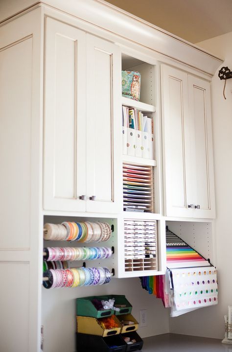 Organized Craft Room, Laundry Room Storage Shelves, Craft Station, Dream Craft Room, Urban Interiors, Craft Room Design, Scrapbook Room, Craft Room Decor, Laundry Room Storage