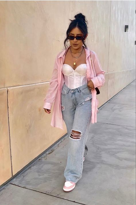 Corset Top Jeans Outfit, Corset With Jacket Outfit, Concert Outfit Ideas Sneakers, Corset And Jacket Outfit, Corset And Sneakers Outfit, Corset Outfit With Shirt Under, Casual Corset Outfit Street Style, Long Sleeve Corset Top Outfit, Corset Top And Jeans Outfits