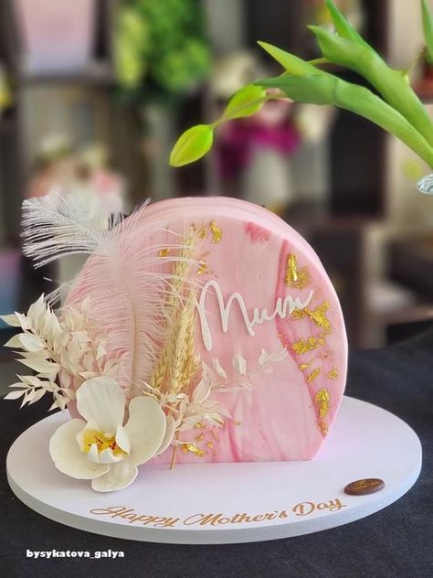 Cake For A Woman Birthday, Birthday Cake Mother Ideas, Cake For Mothers Birthday Beautiful, Mothers Cake Designs, Cake Ideas For Mother's Day, Cake Design For Mother's Day, Cake Design Mothers Day, Cake Designs For Mothers Day, Mothers Cake Ideas Birthdays