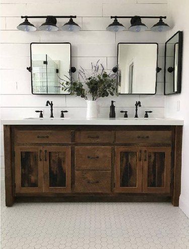 Industrial Farmhouse Bathroom, Makeover Kamar Mandi, Modern Industrial Farmhouse, Oak Bathroom Vanity, Farmhouse Bathroom Remodel, Farmhouse Bathroom Design, Rustic Bathroom Vanities, Rustic Bathroom Designs, Decor Ikea