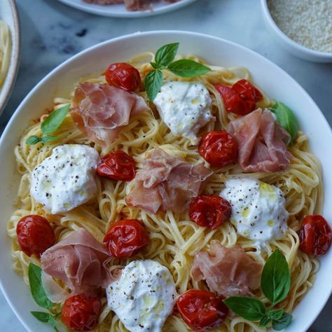 Summer Pastas, Pasta Table, Long Pasta, Easy Weeknight Recipes, Prosciutto Pasta, Summer Pasta Recipes, Weeknight Recipes, Easy Mediterranean Diet Recipes, Roasted Cherry Tomatoes