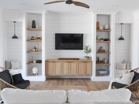 Diy Built In Entertainment Center, Muebles Shabby Chic, Built In Entertainment Center, Built In Shelves Living Room, Living Room Built Ins, Living Room Entertainment Center, Living Room Entertainment, Entertainment Area, Interior Modern