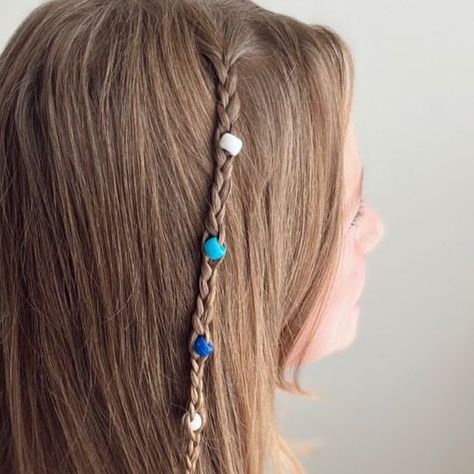 Tessi | Hair Growth Tips + Hair Tutorials on Instagram: "A few tips for adding the beads: -use a Bobby pin to pull the bead onto the strand (you may need to make the Bobby pin smaller with pliers) -use water and spray gel to keep the flyaways at bay (comment gel below for a link to our favorite non toxic option) -braid five stitches between adding each bead -add different colored beads for the season or to match your outfit! -beaded braids are a fun addition to different hairstyles as well! Fun Hair Braiding Ideas, Braid Hair With Beads, Bead In Hair Braids, Braiding Beads Into Hair, How To Braid With Beads, Hair Beads Ideas, How To Bead Your Hair, Easy Bobby Pin Hairstyles, Adding Beads To Braids