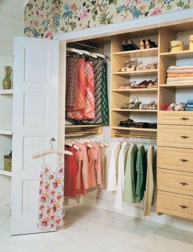 Storage Closets Photos Master Bedroom Closet Design, Pictures, Remodel, Decor and Ideas - page 8 Organiser Son Dressing, Deep Closet, Small Walk In Closet, Closet Small Bedroom, Contemporary Closet, Reach In Closet, Open Closet, California Closets, Closet Layout