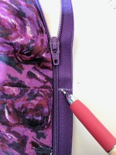 This full photo tutorial walks you through installing a lapped zipper on a garment with a lining. If you are a beginner and looking to increase your sewing skills or an advanced sewer looking to master a lapped zipper this tutorial will help you get a beautifully finished garment. #sewing #sewingtutorial #tutorial #sewingproject #zipper Lapped Zipper, Advanced Sewing Projects, Zipper Tutorial, Zipper Face, Sew Zipper, Garment Sewing, Pattern Hack, Couture Sewing Techniques, Vintage Sewing Machine