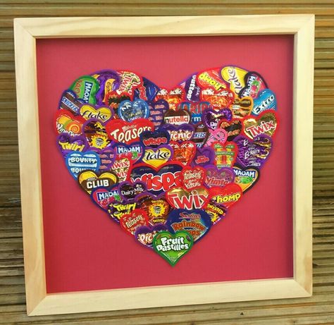 Sweet Wrappers Art, Diy With Chocolate Wrappers, Crafts With Chocolate Wrappers, Candy Wrapper Collage, Candy Wrapper Art Projects, Chocolate Wrapper Art, Sweet Wrappers Craft, Sweet Wrapper Art, Chocolate Wrapper Craft