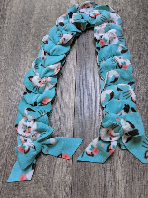 Braided Look No-Sew Fleece Scarf - 5 out of 4 Patterns No Sew Scarf Fleece Easy Diy, Fleece Tie Scarf, No Sew Fleece Hat, Fleece Tie Scarf No Sew, Sew Scarf Diy, How To Make A Fleece Scarf, Fleece Scarf Patterns Free, Fleece Scarf No Sew, Fabric Scarf Pattern