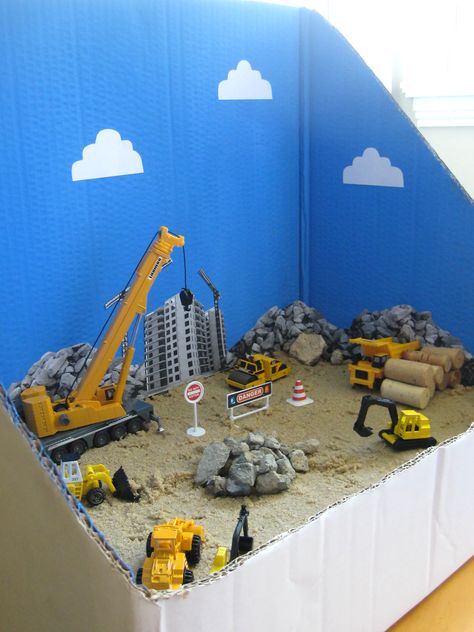 Pretend Play Invitation to Play: Small world  Construction Site in a box - I would have to make three sides accessible with just one side left as backdrop! Mini Mundo, Sand Play, Invitation To Play, Construction Theme, Aktivitas Montessori, Seni Origami, Small World Play, Sensory Bins, Construction Site